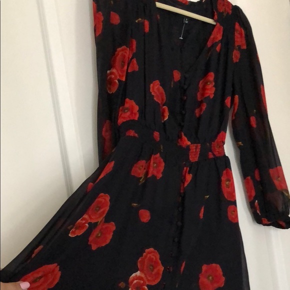 Intermix Kayla dress, size 6, super flirty short dress. - Picture 13 of 13